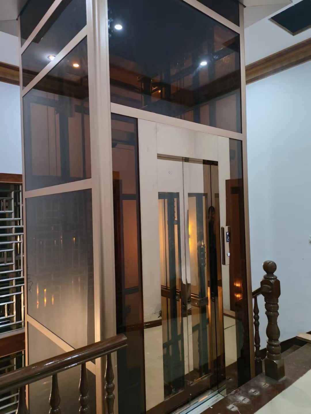 They are commonly used in office buildings, hospitals, hotels, and shopping centers.